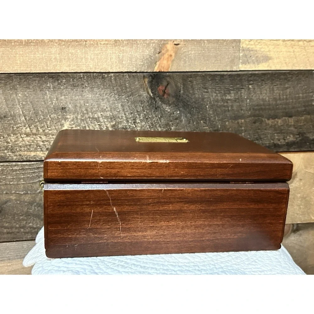 VTG MAHOGANY (?) JEWELRY BOX W/REMOVABLE TRAY & Yellow LINING